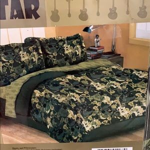 Twin comforter w complete bed set